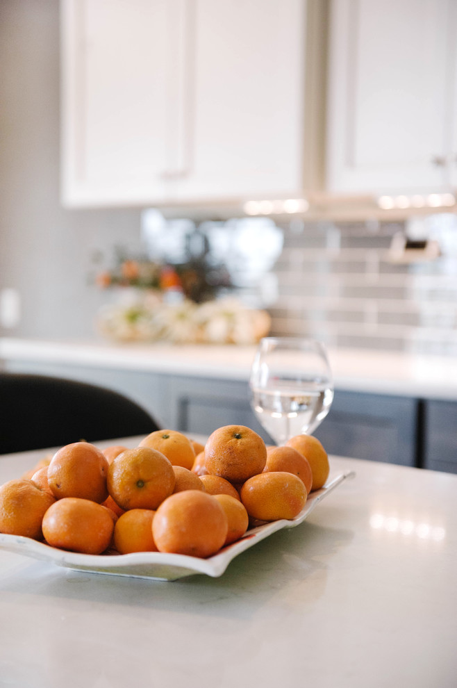Kitchen - transitional kitchen idea in Denver