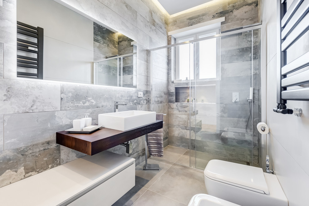 Photo of a contemporary bathroom in Rome.
