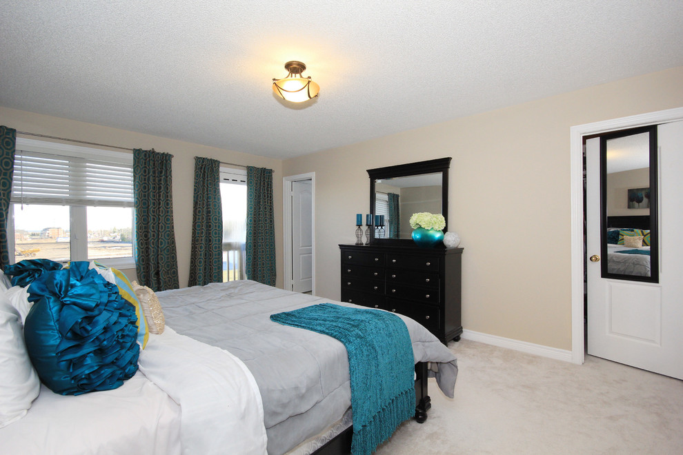 Inspiration for a transitional home design remodel in Toronto