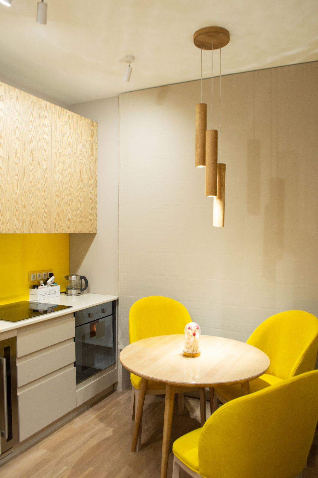 Яркая современная кухня