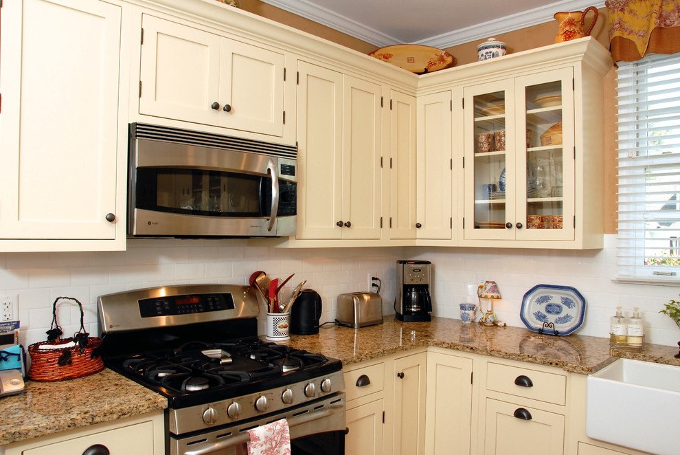 Williamsburg cottage cream kitchen