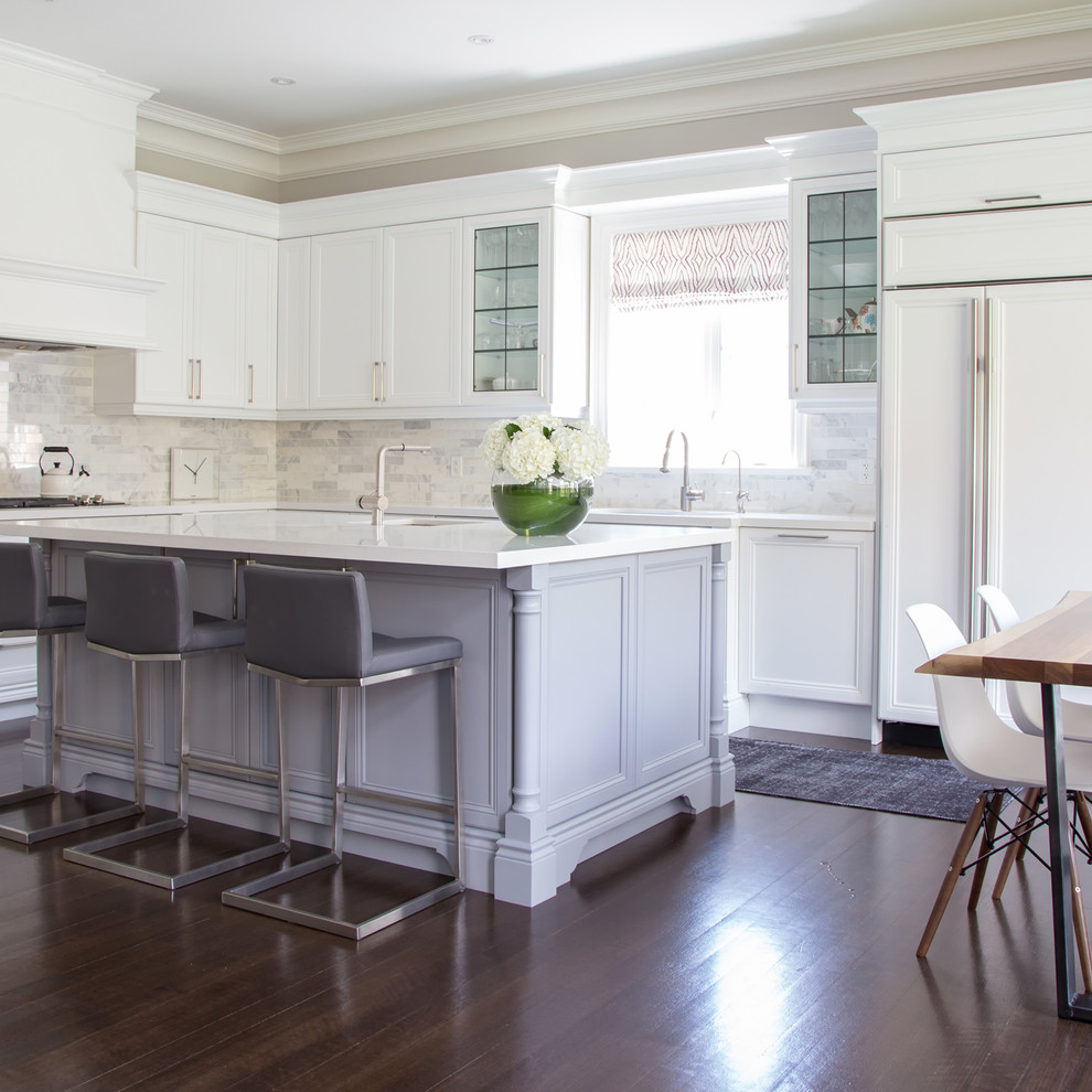 Kitchen - transitional kitchen idea in Toronto