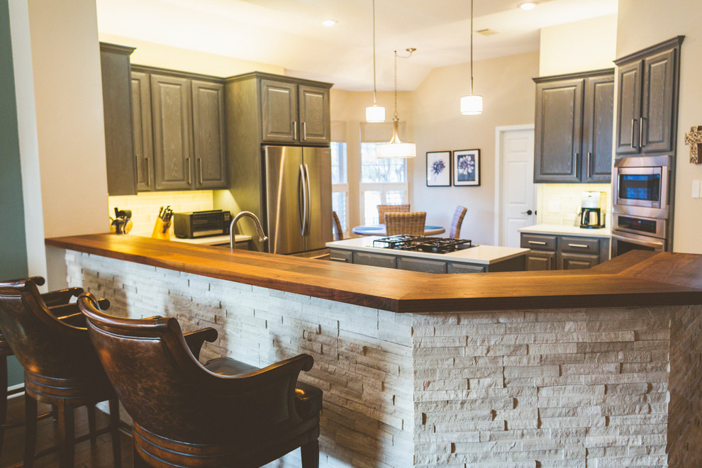 Transitional kitchen photo in Austin