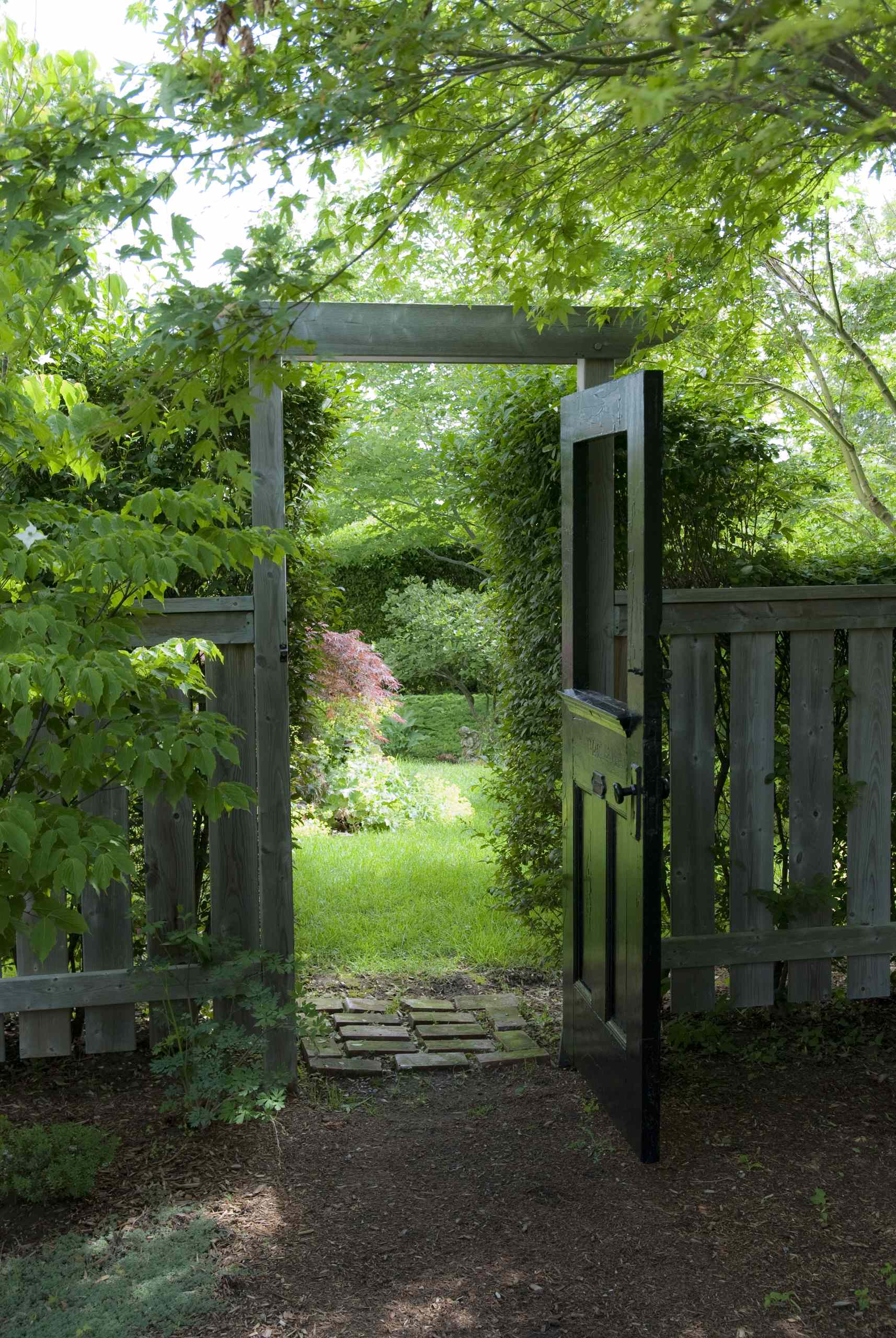 12 Inspiring Garden Gates, image size:1714x2560