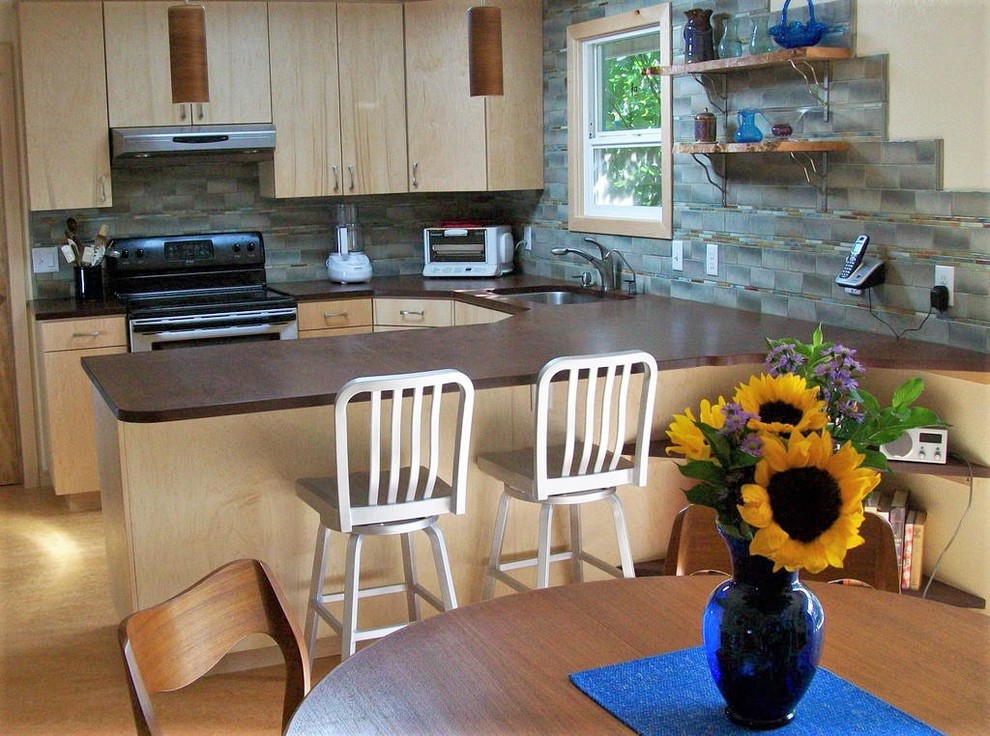 Kitchen - transitional kitchen idea