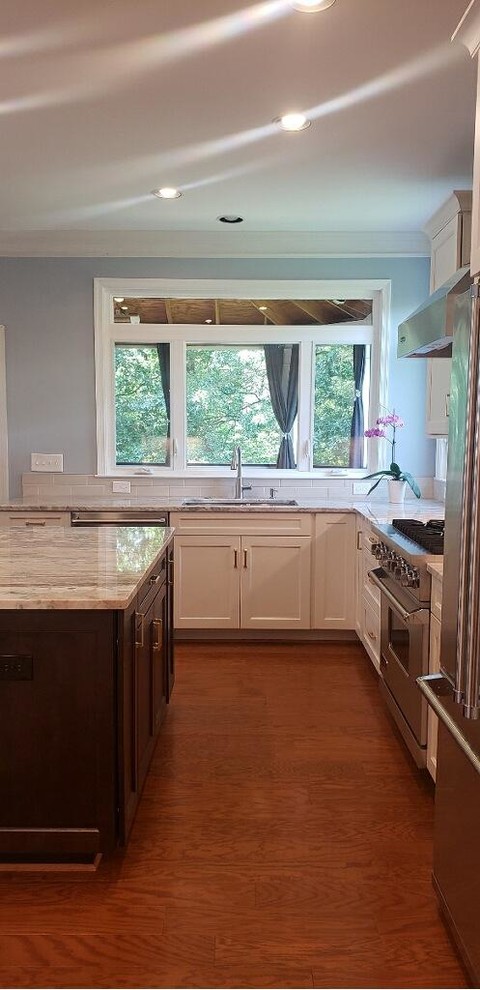 Example of a transitional home design design in DC Metro