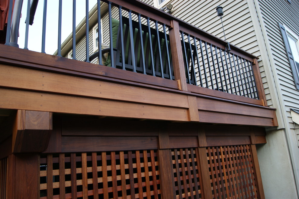 Inspiration for a large traditional backyard deck in New York with no cover.