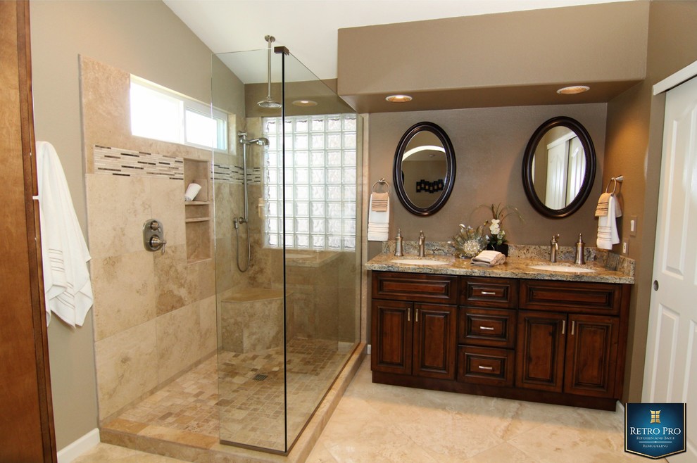 Design ideas for a mid-sized traditional master bathroom in Phoenix.