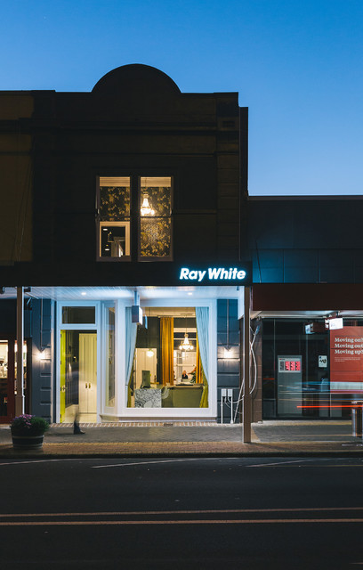 RAY WHITE - DEVONPORT klassisk
