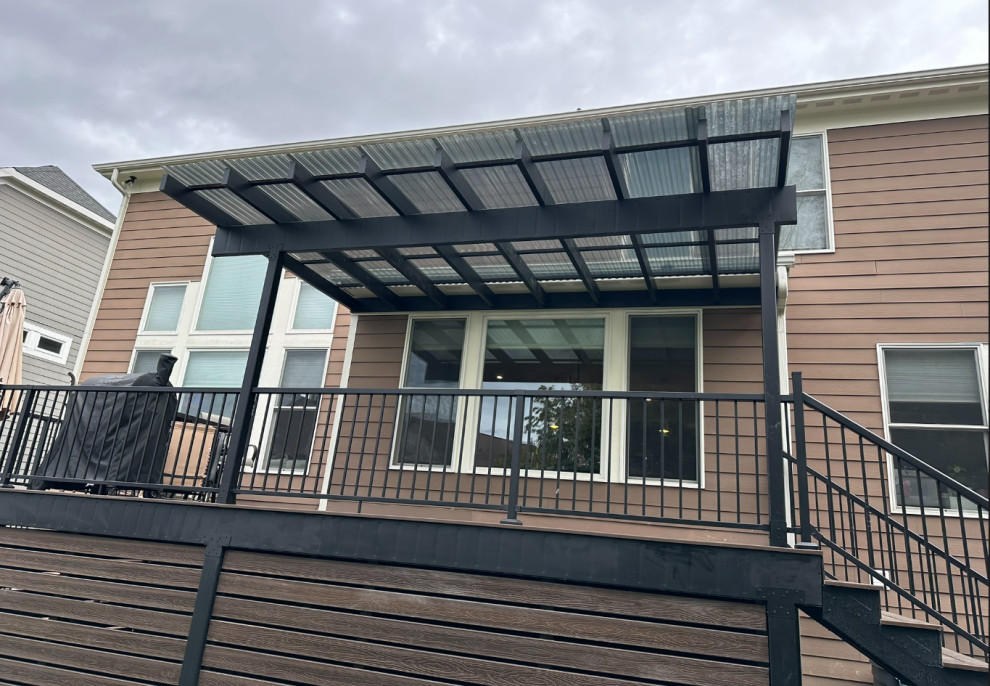 Deck - modern deck idea in Indianapolis