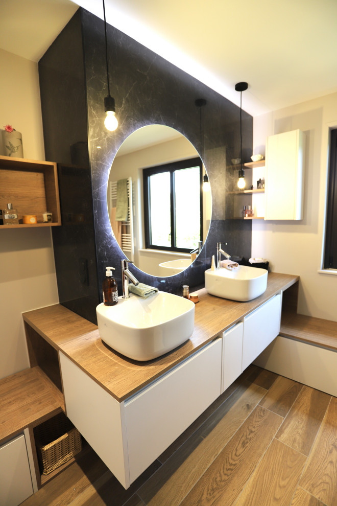 Inspiration for a transitional bathroom in Lyon.