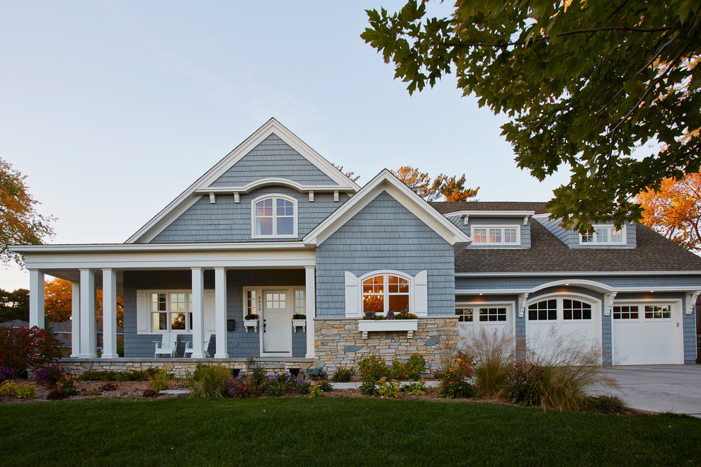 Design ideas for a traditional blue exterior in Minneapolis.
