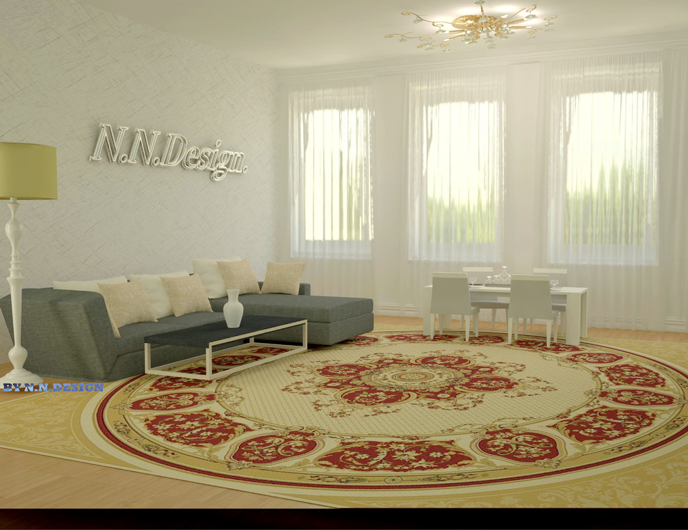 уютная комната с большими окнами с видом прекрасный сад