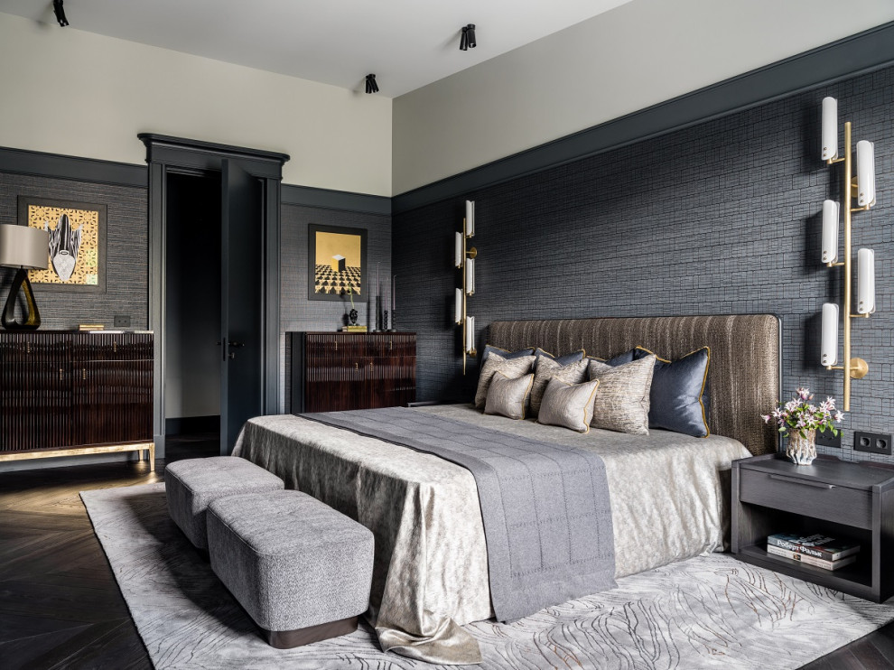 Ejemplo de dormitorio gris y negro clásico renovado