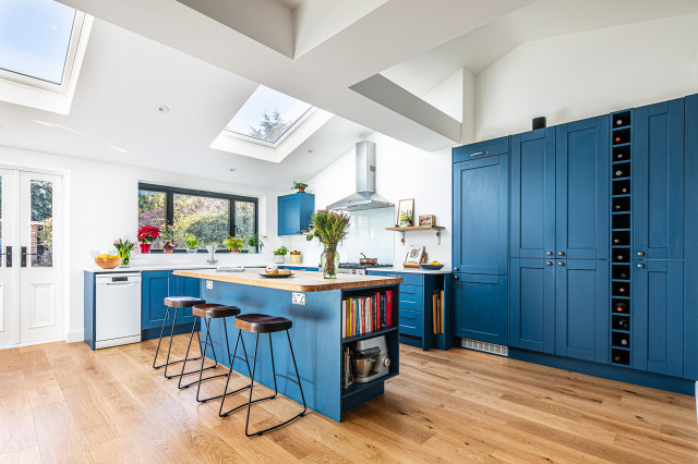 Blue, White & Solid Oak contemporary-koek