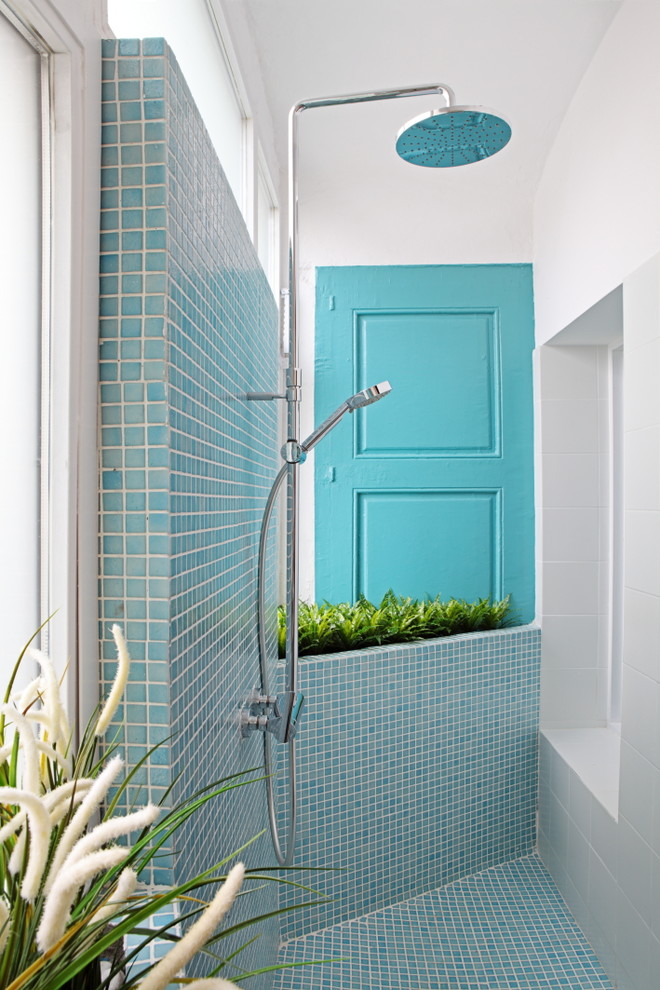 This is an example of a mid-sized beach style bathroom in Barcelona with a curbless shower, ceramic tile, white walls, ceramic floors, blue tile and blue floor.