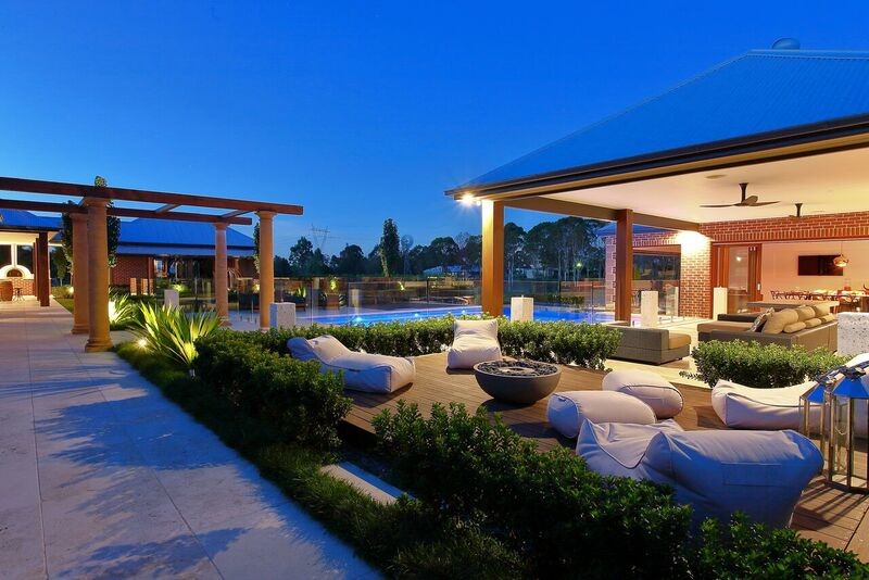 Design ideas for a large contemporary backyard formal garden in Sydney.