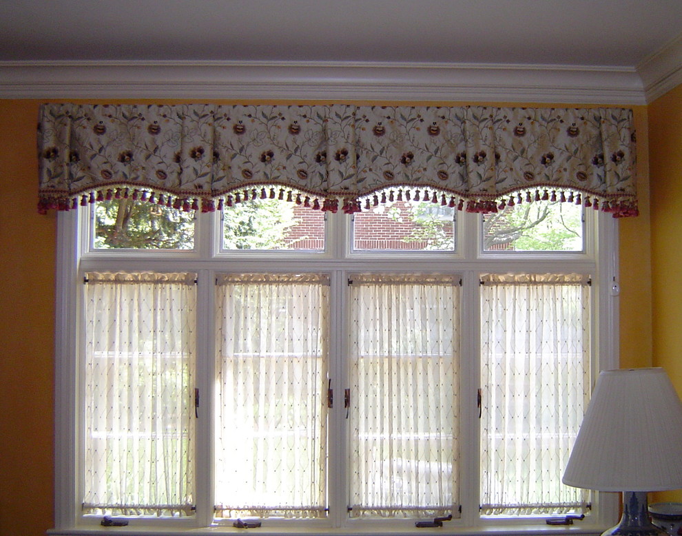 Home design - transitional home design idea in Chicago