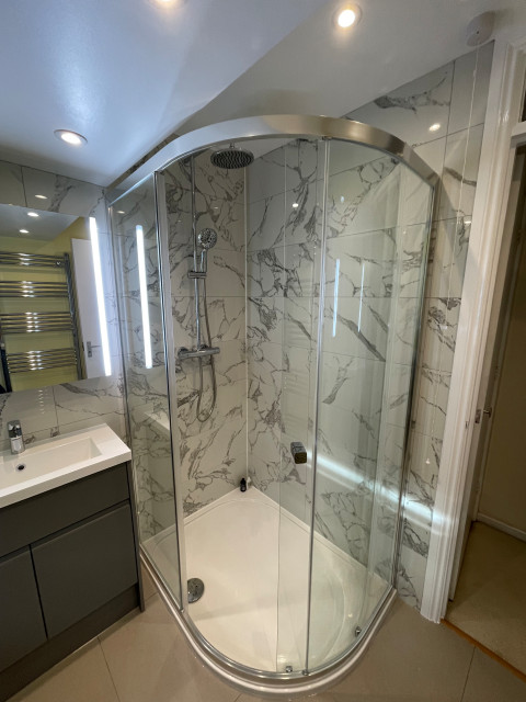 Mattock Way, Abingdon modern-bathroom