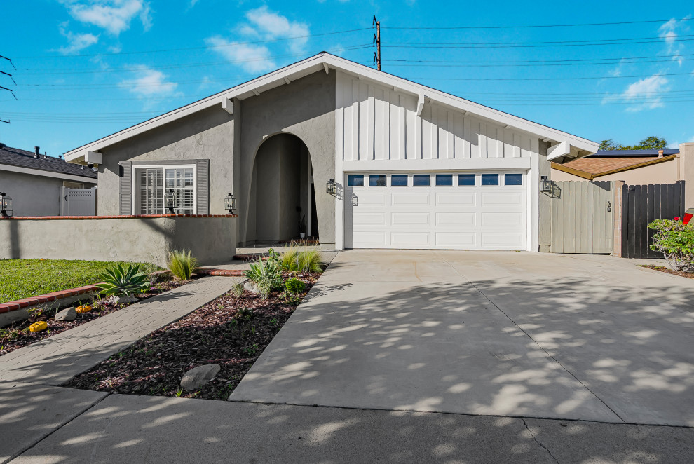 Inspiration for a garage remodel in Orange County