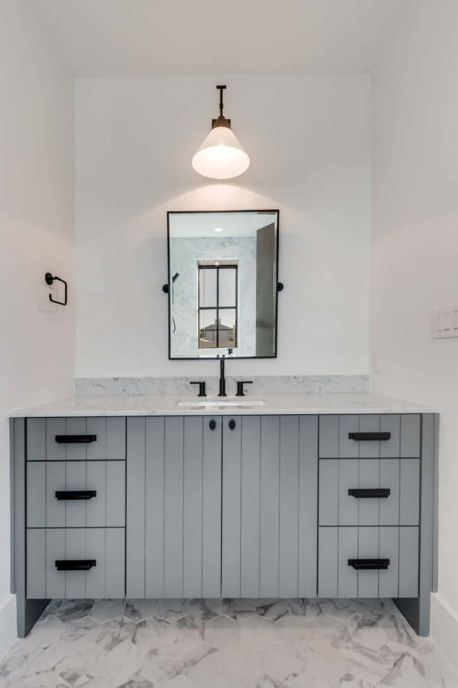 Bathroom - transitional bathroom idea in Dallas