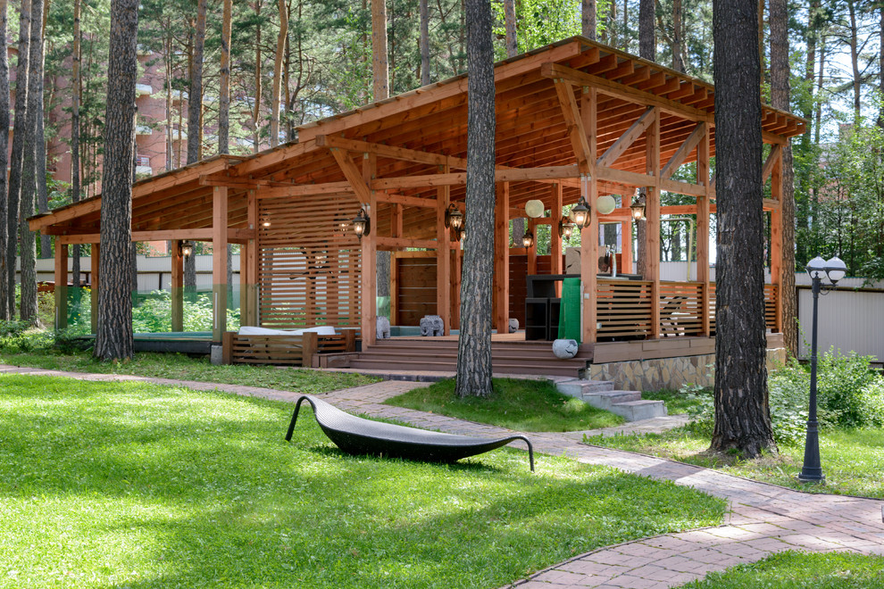 Полукрытый бассейн в сосновом бору