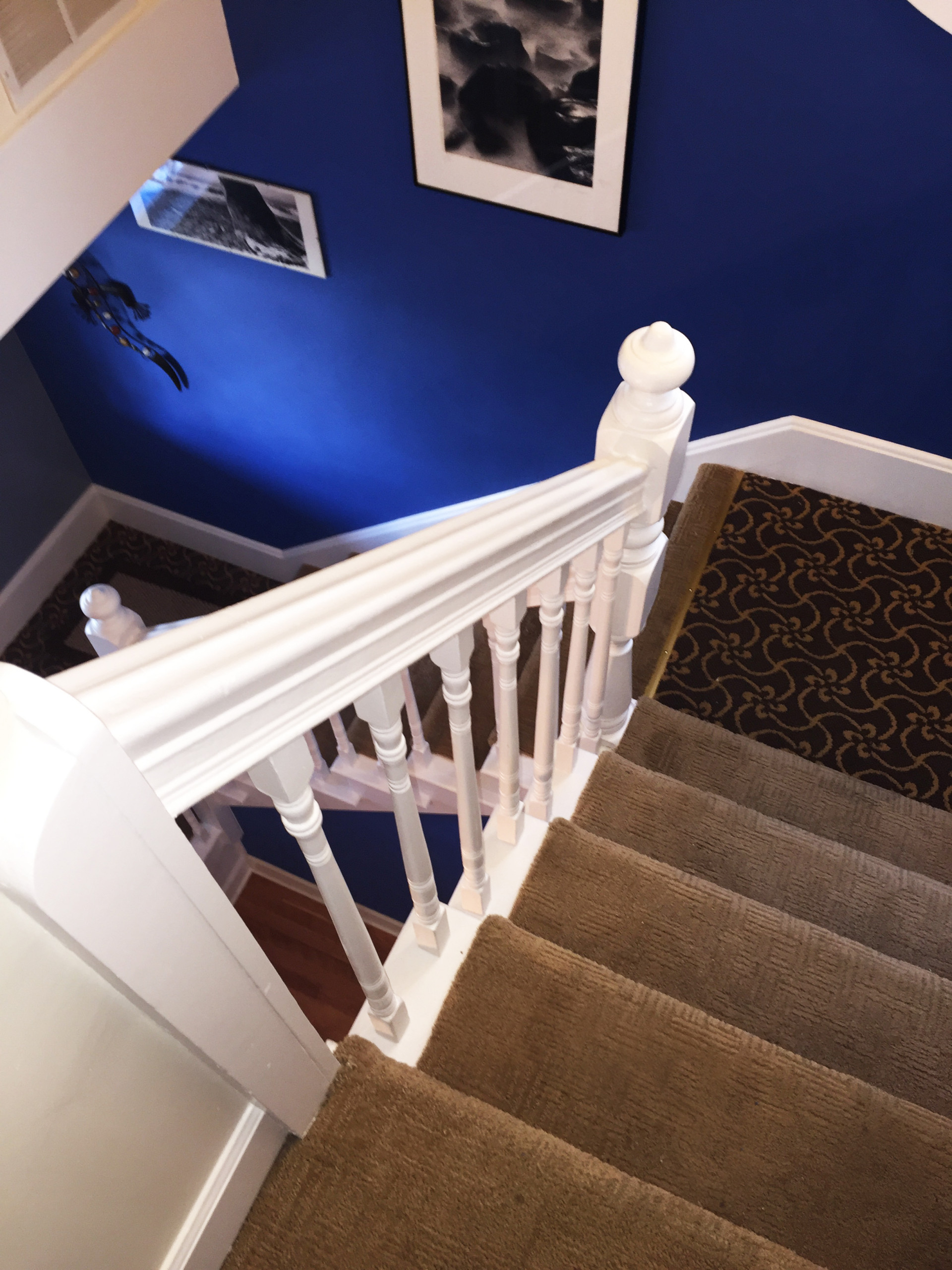 青いおしゃれなかね折れ階段の画像 75選 - 2025 年 11月 | Houzz (ハウズ)