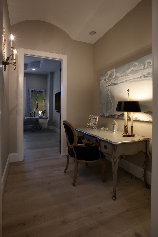 Transitional home design photo in Houston