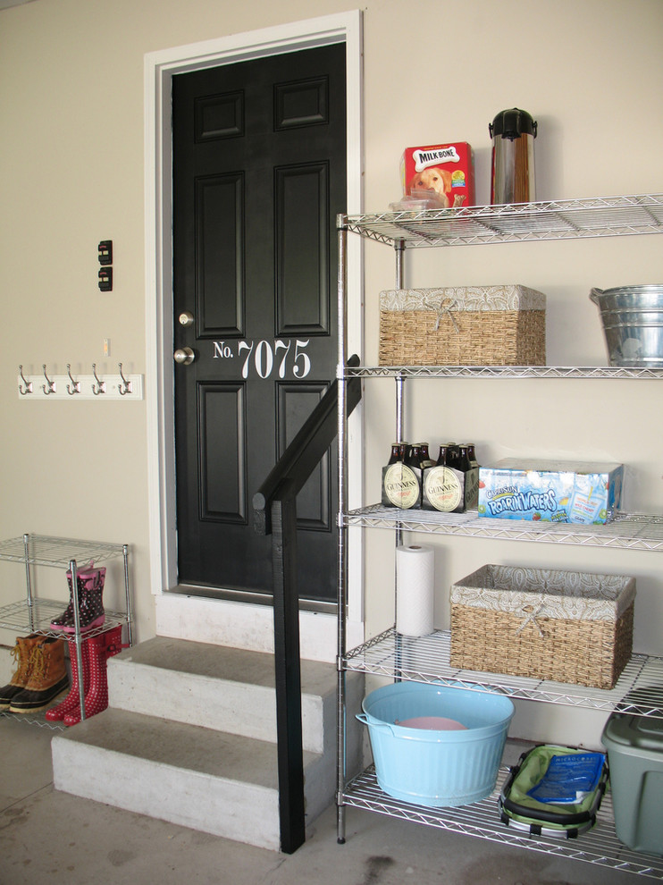 Photo of a traditional entryway in Other with a single front door and a black front door.