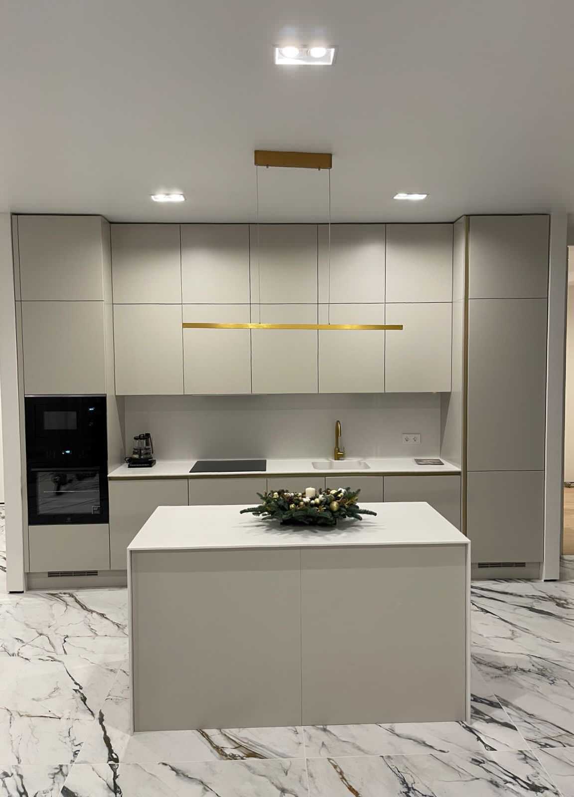 Solo в золотом профиле Gola