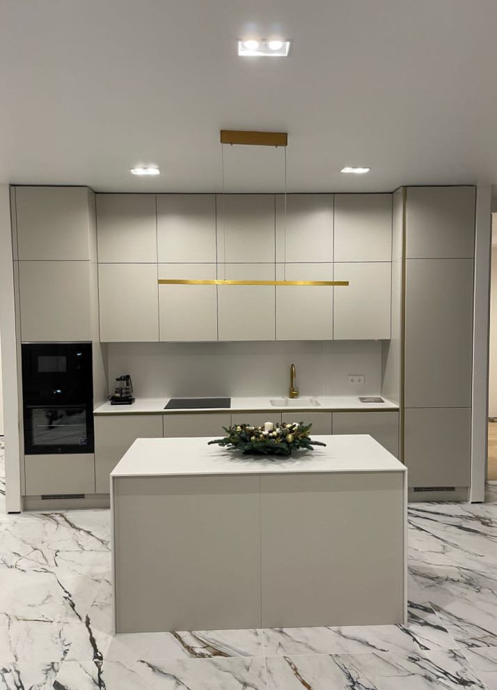 Solo в золотом профиле Gola