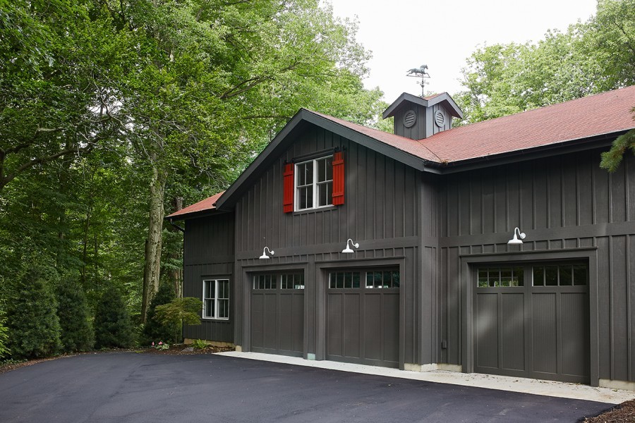 Design ideas for a country three-car garage in Grand Rapids.