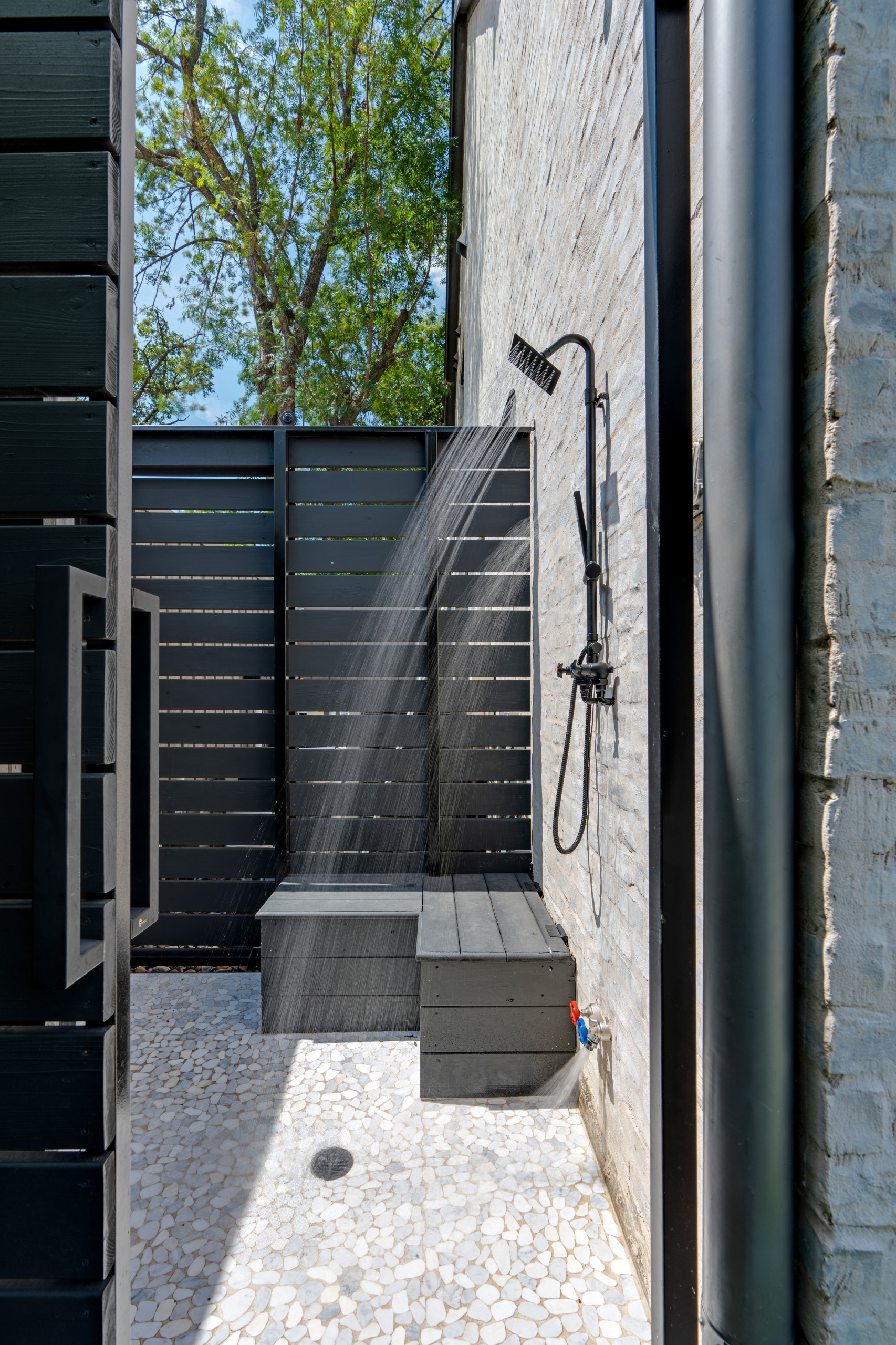 BLUFFVIEW MODERN OASIS