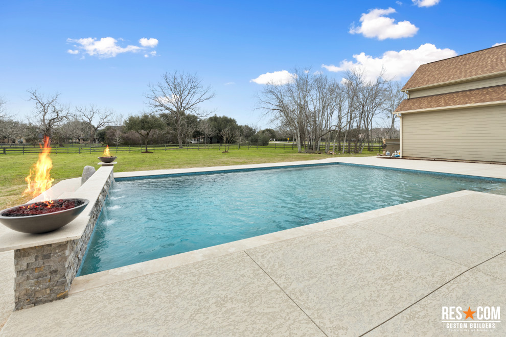 Rolling Woods - Outdoor Patio & Pool