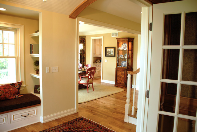 Talus traditional-hallway-and-landing
