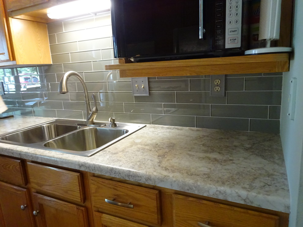 Example of a transitional home design design in Chicago