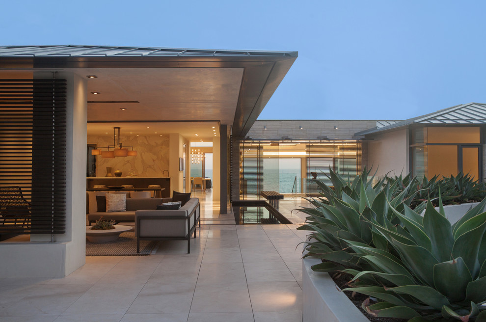 Home design - transitional home design idea in Orange County
