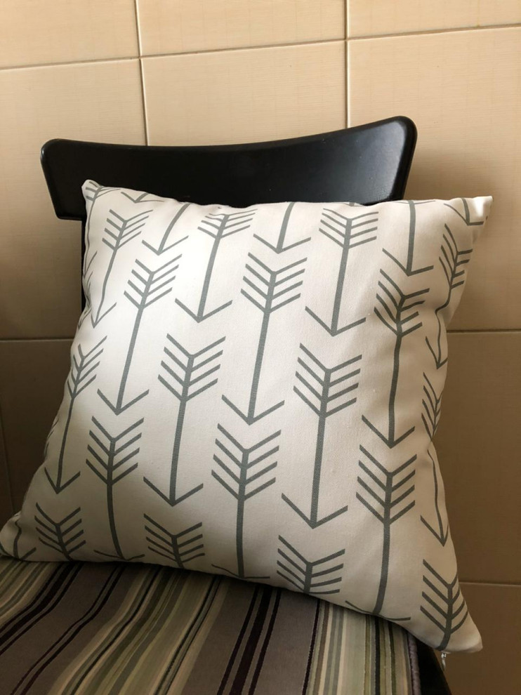 Наше портфолио. Декоративные подушки в детскую.Американская ткань со стрелками