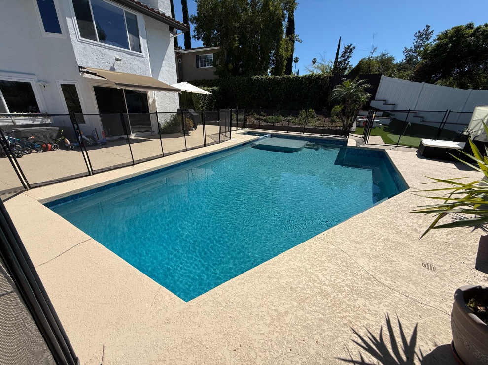Aqua White - Mini Pebble Finish