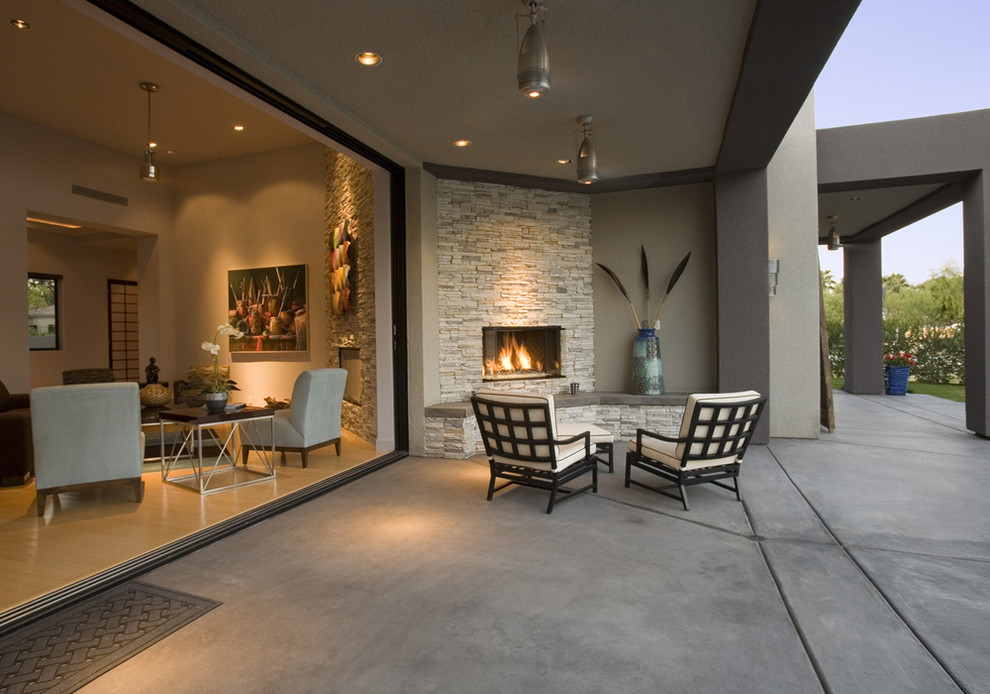 Inspiration for a transitional patio in Los Angeles.