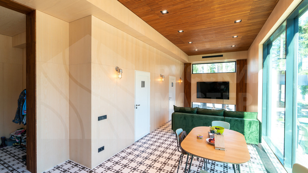 Гостевой дом: фасад из скандинавской доски, рейки из тика и шпонированные панели