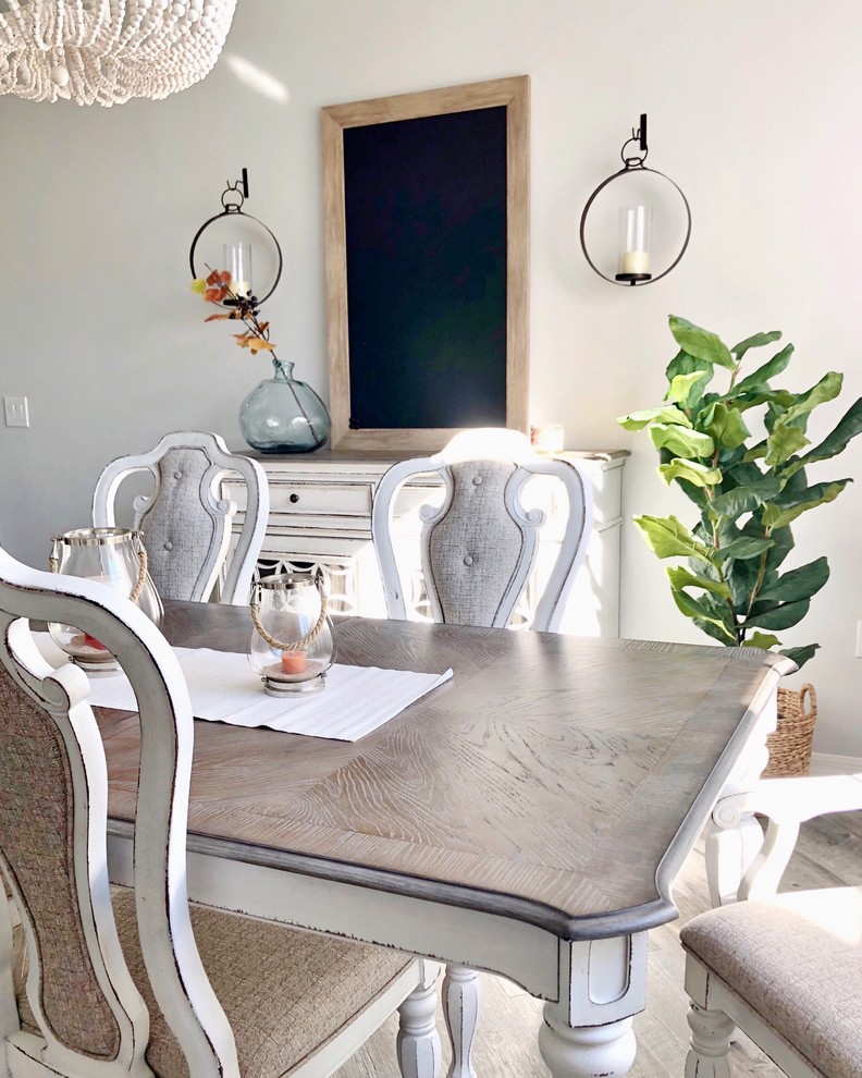 Inspiration for a transitional home design remodel in Orlando