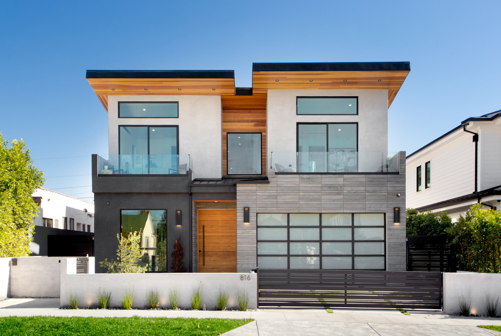 Mid-sized contemporary two-storey multi-coloured house exterior in Los Angeles with mixed siding and a flat roof.