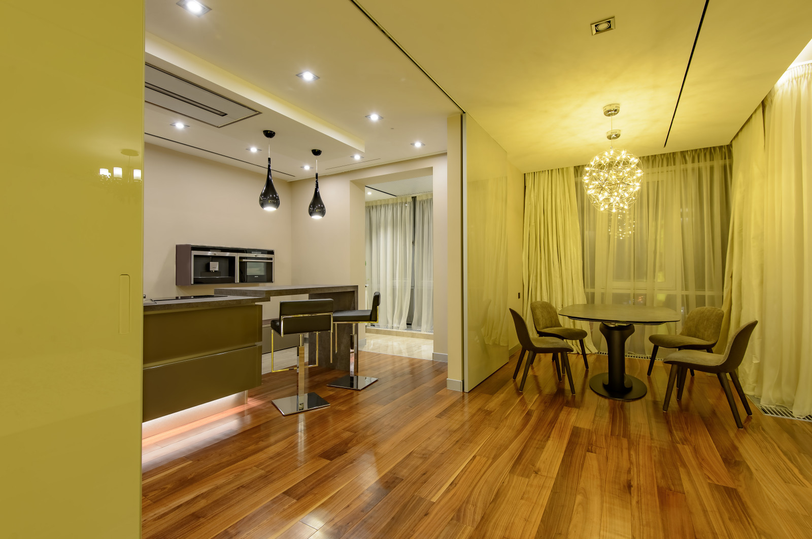 Сценарное освещение. Моторизированные шторы.