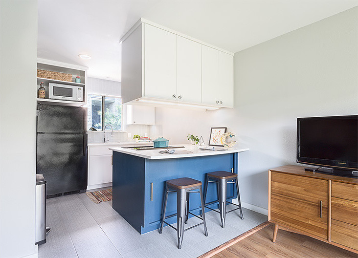 Transitional home design photo in Austin