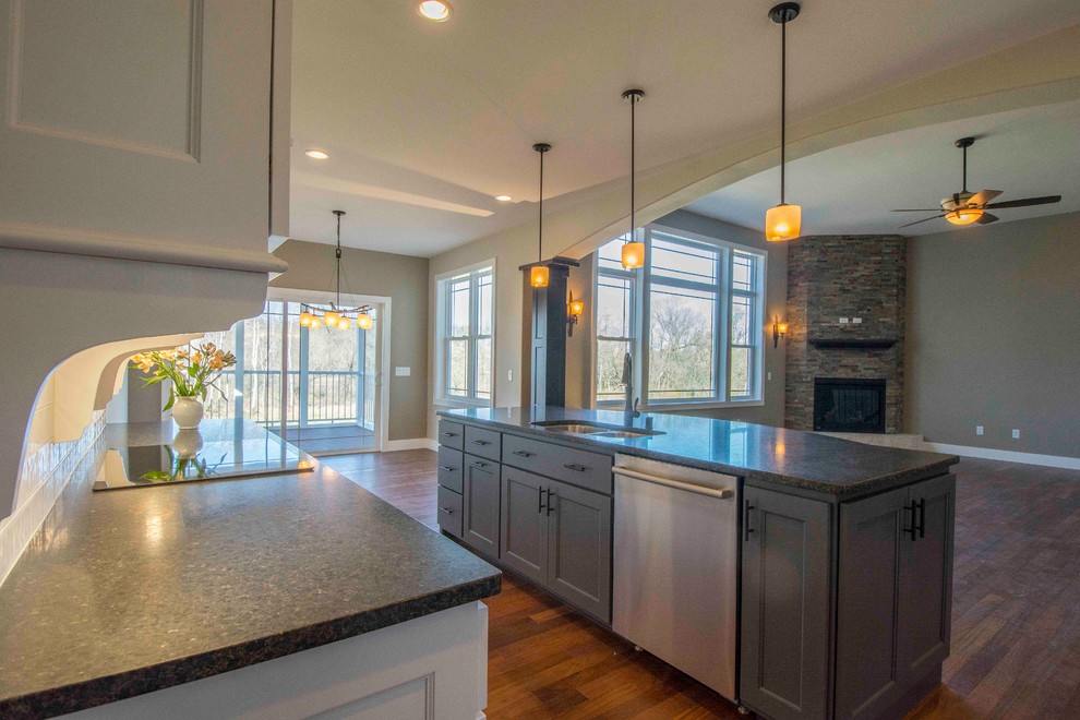Kitchen - transitional kitchen idea