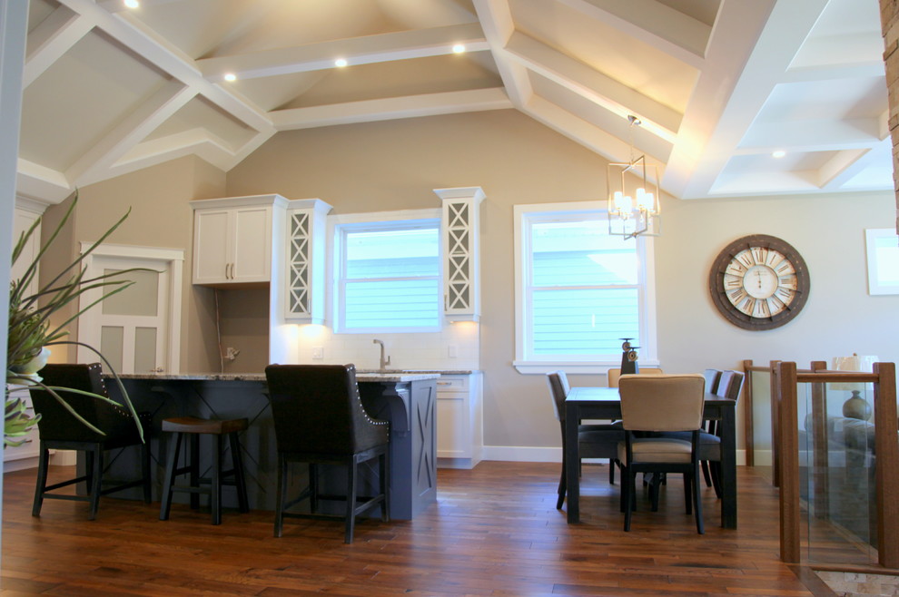 Kitchen - transitional kitchen idea in Toronto