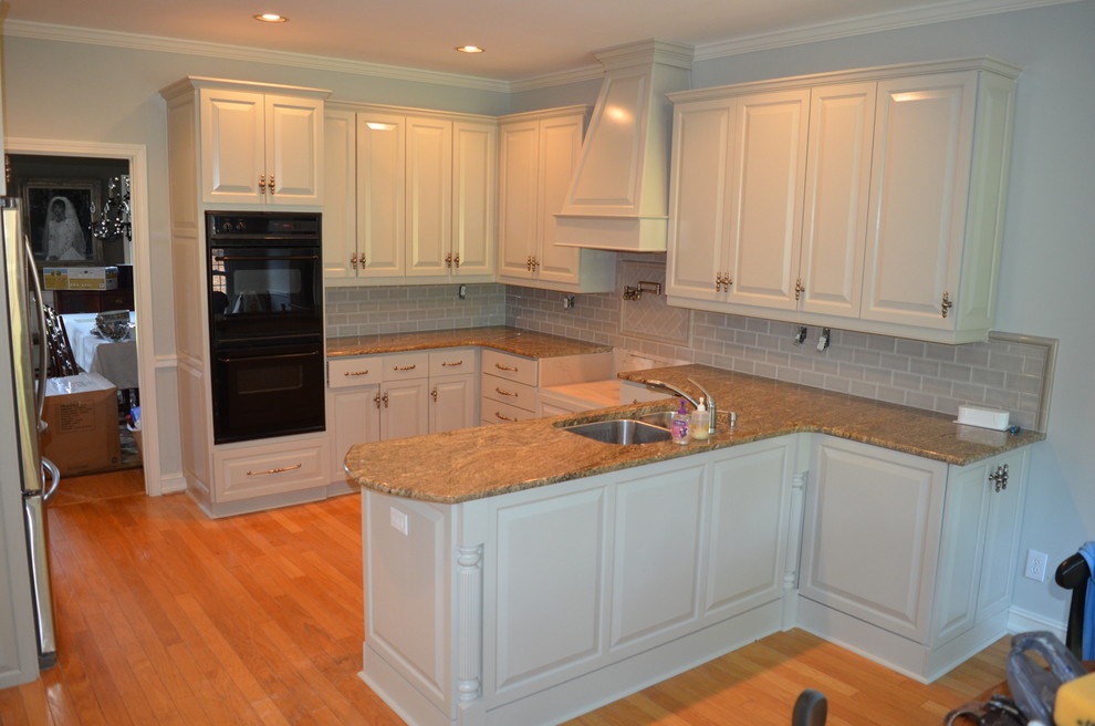Example of a transitional home design design in Atlanta