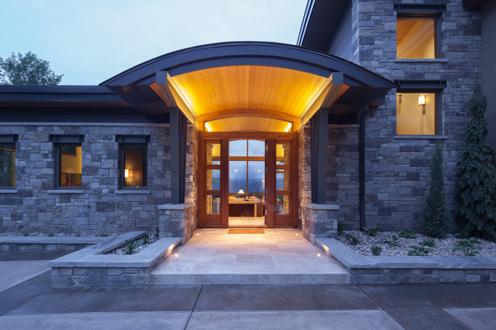 Transitional entryway photo in Denver