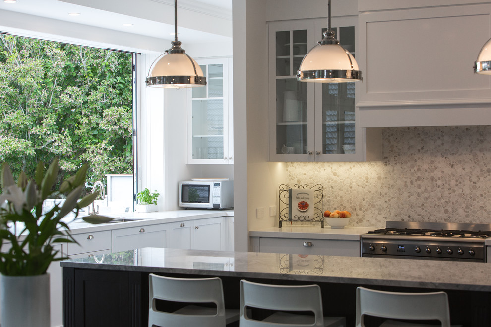 This is an example of a traditional kitchen in Auckland.